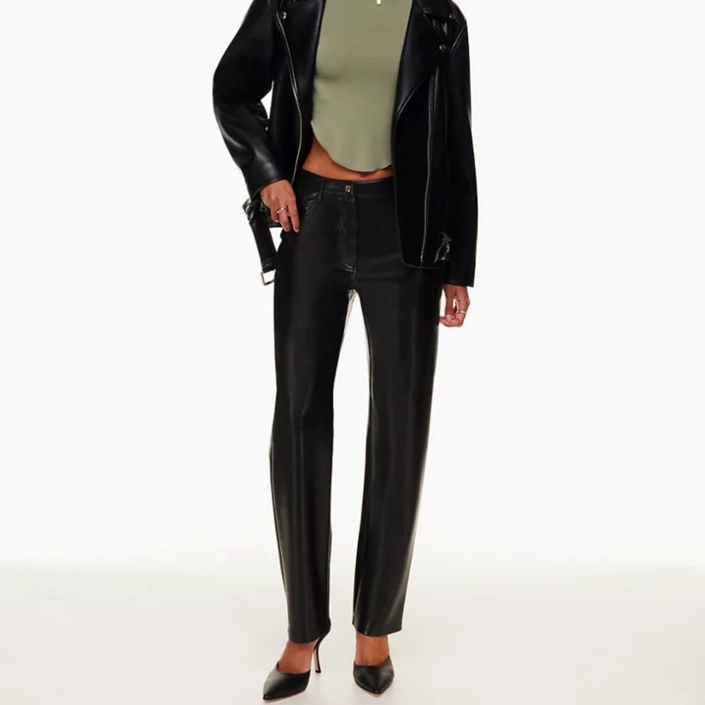 Aritizia Melina Pant Short Length